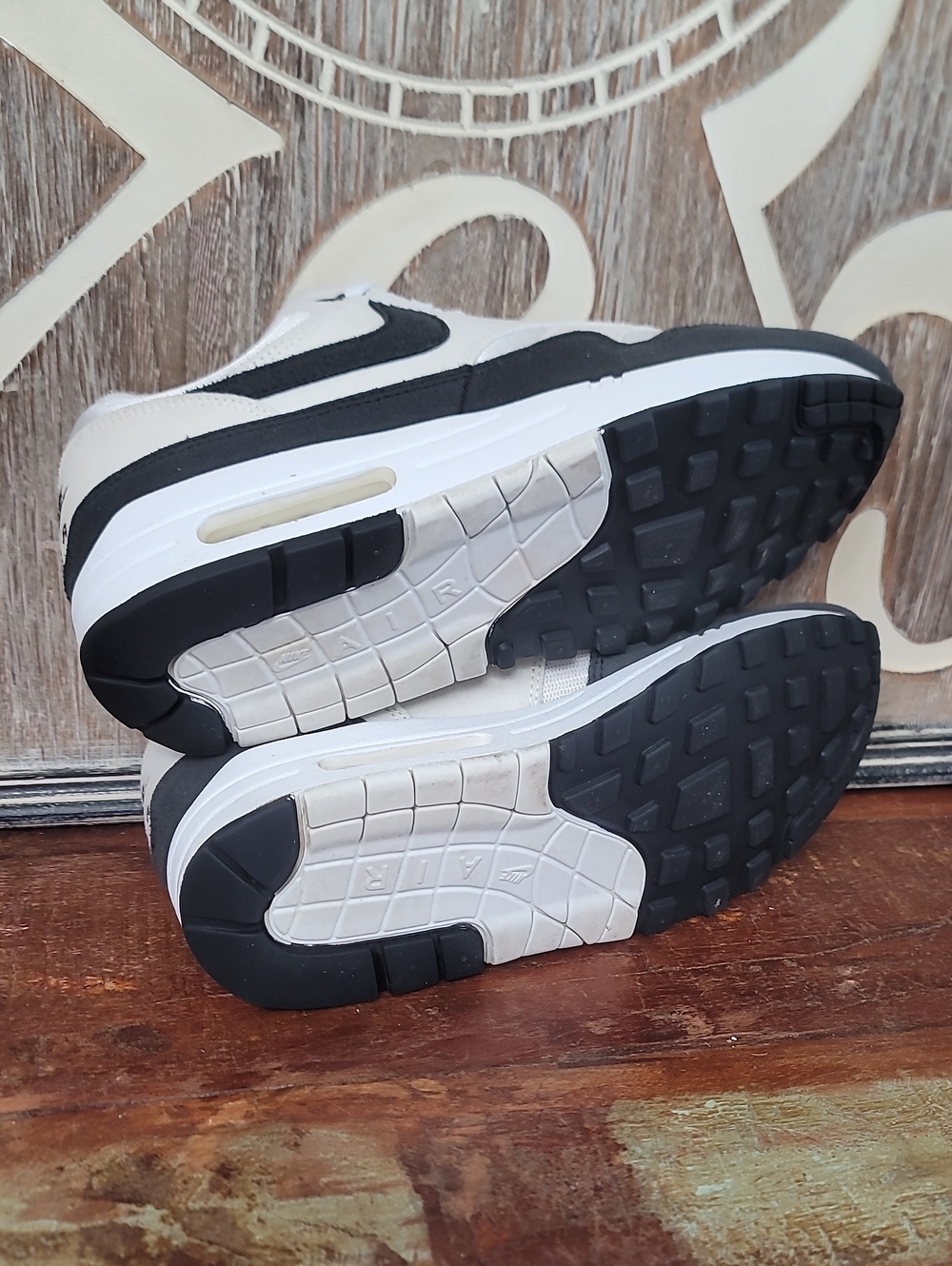 Nike Wmns Air Max 1 "White/Black" Wmns 8.5, Good Condition. Fast Shipping - Picture 10 of 14